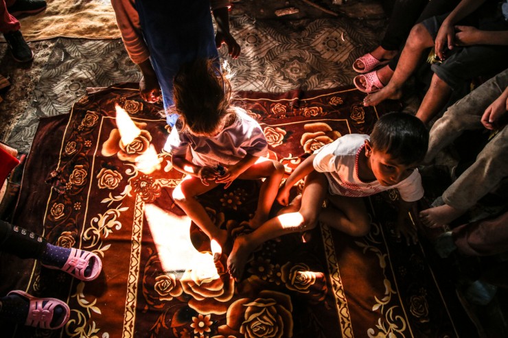 During the day the women and children stay at home. Photo: Zsuzsánna Fodor