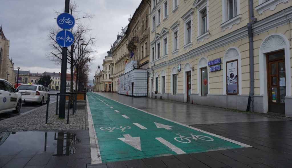 A semmiből induló, és a semmiben véget érő kerékpárút Kolozsvár központjában.